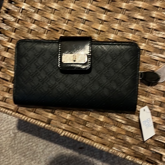 Selling numerous size bags four New the rest slightly used. - Picture 4 of 16